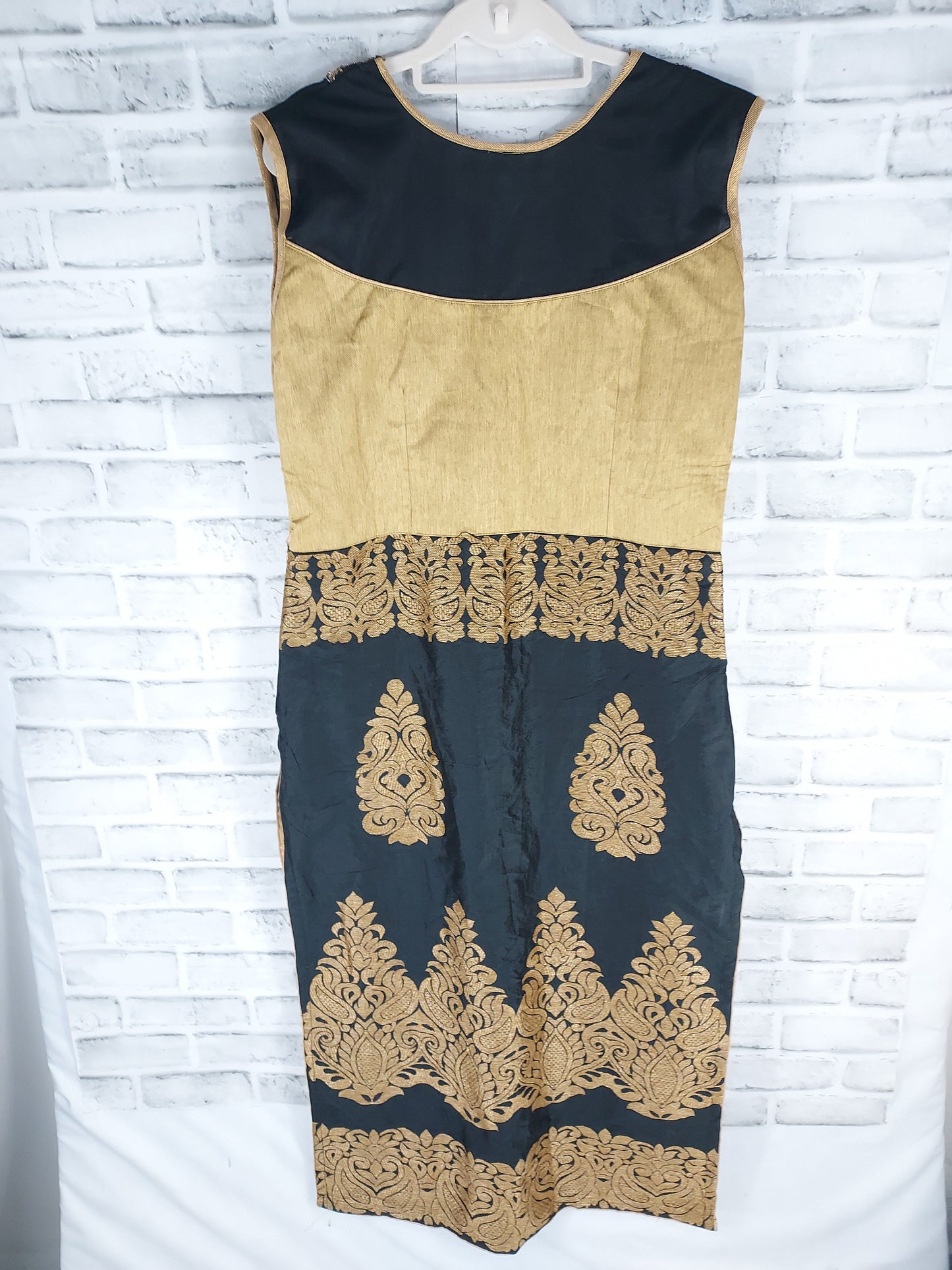 42 Robe noir et doré