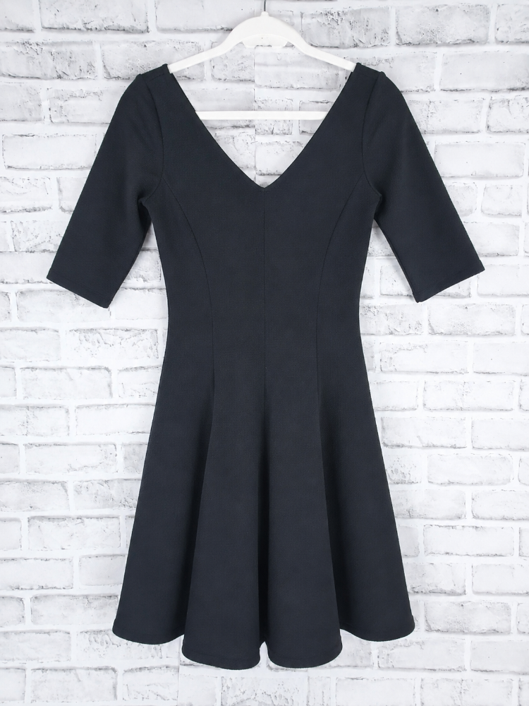 36 La Halle Robe noire