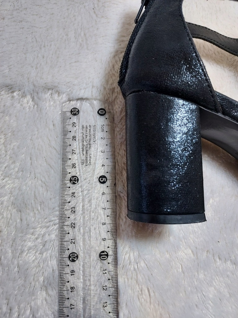 37 Sandales a talons carrés