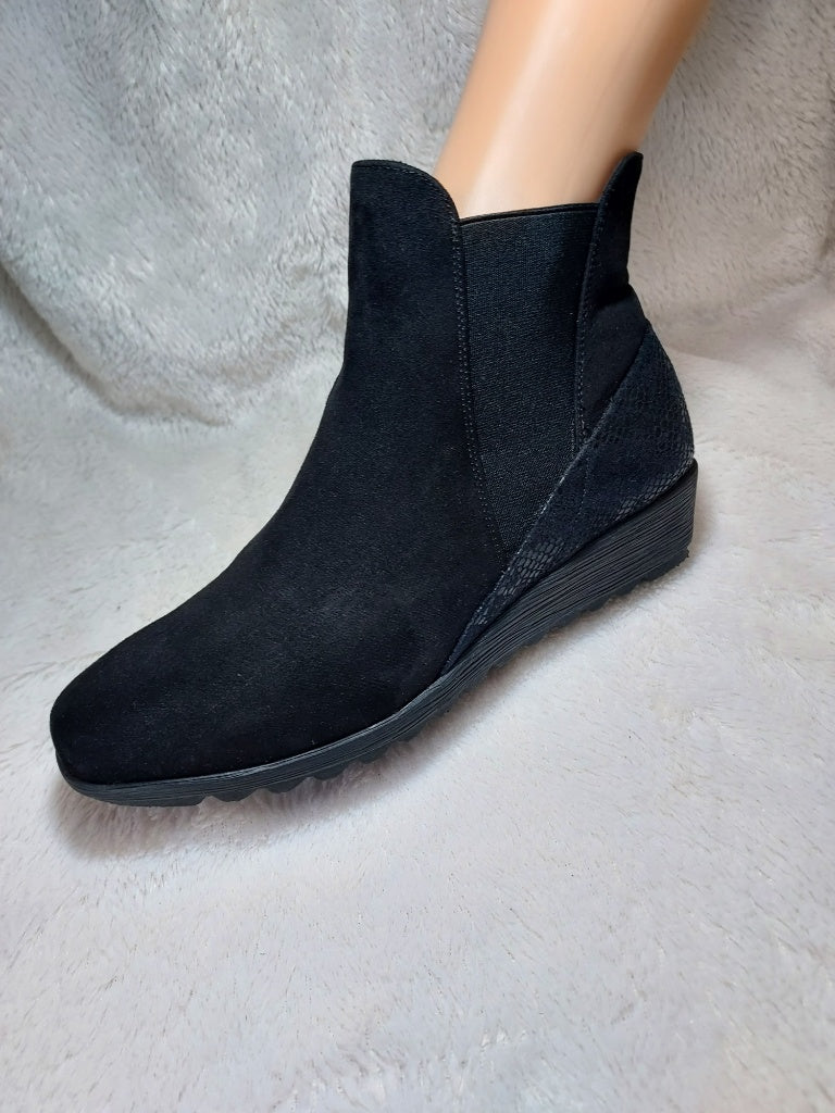 38 Bottines noires