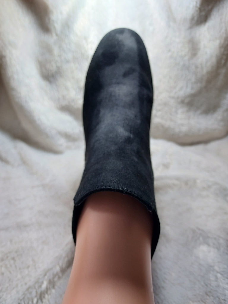 38 Bottines noires
