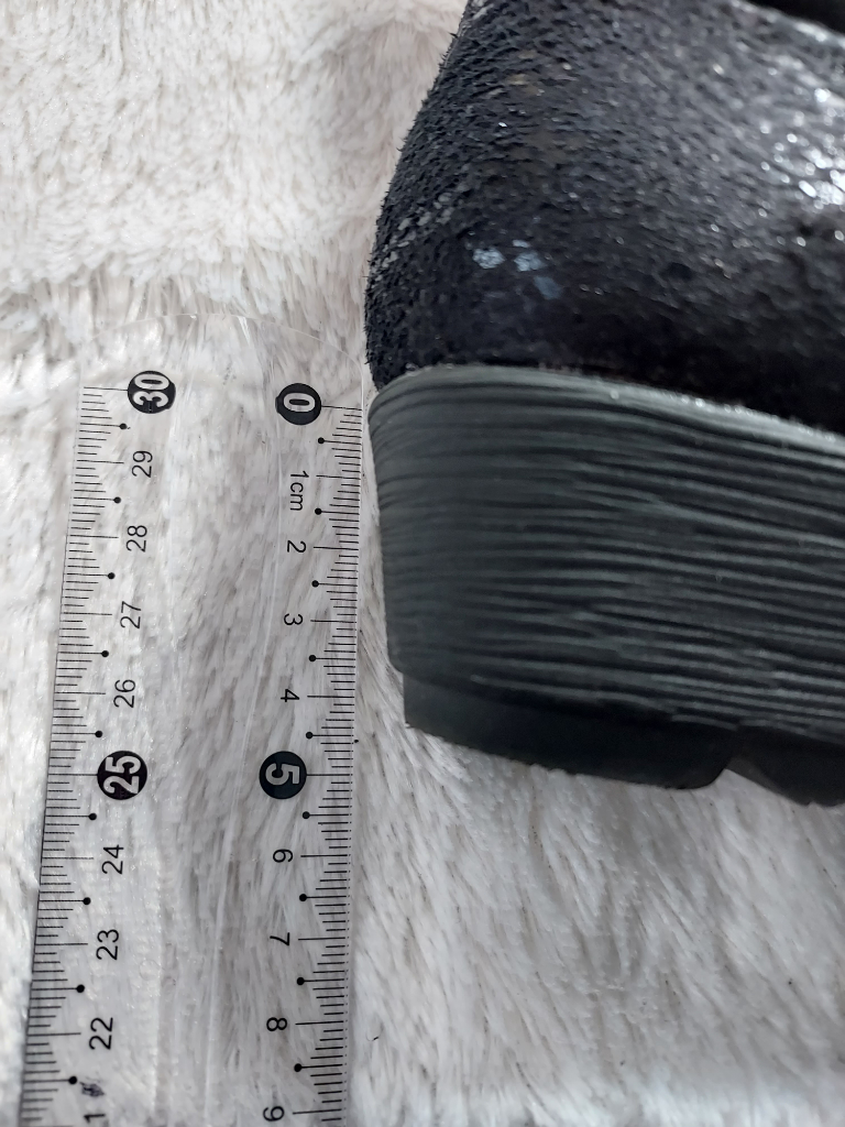 38 Bottines noires