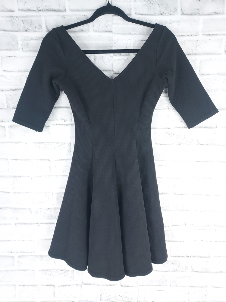 36 La Halle Robe noire