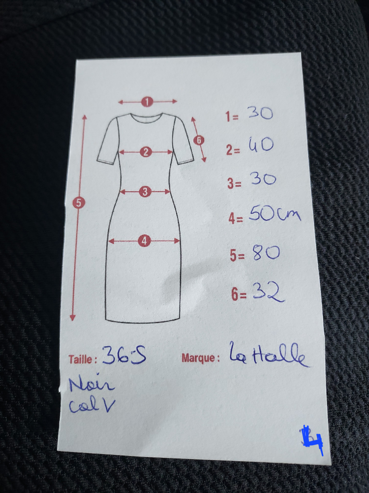 36 La Halle Robe noire
