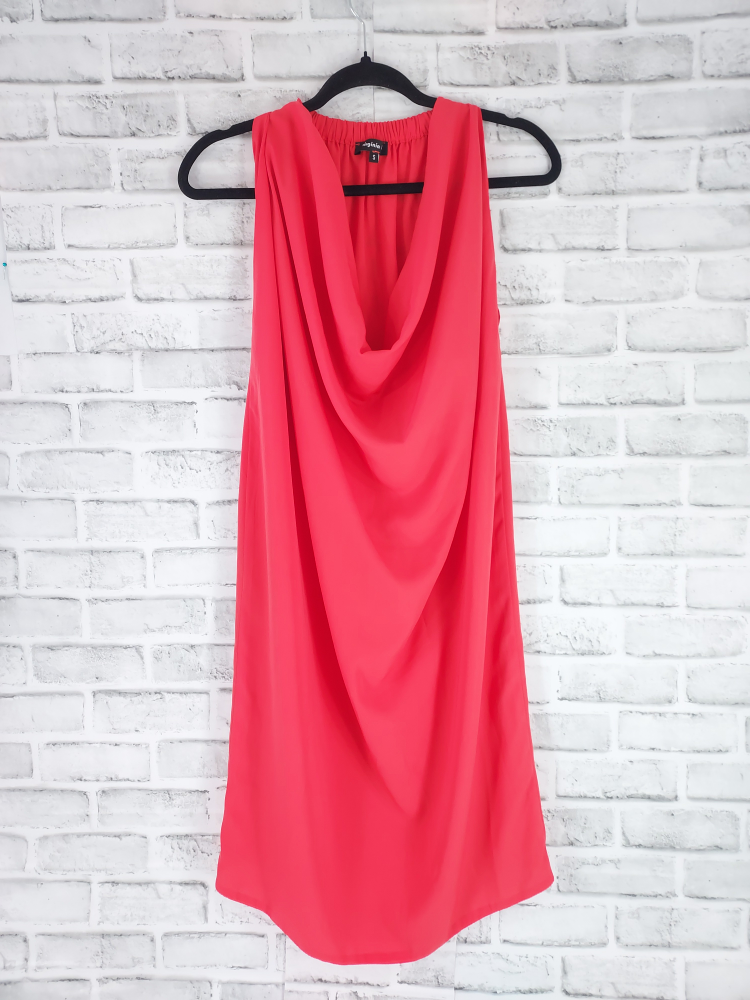 36  Virginia Hall Robe corail