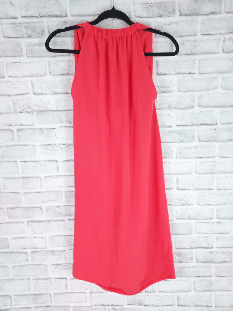 36  Virginia Hall Robe corail