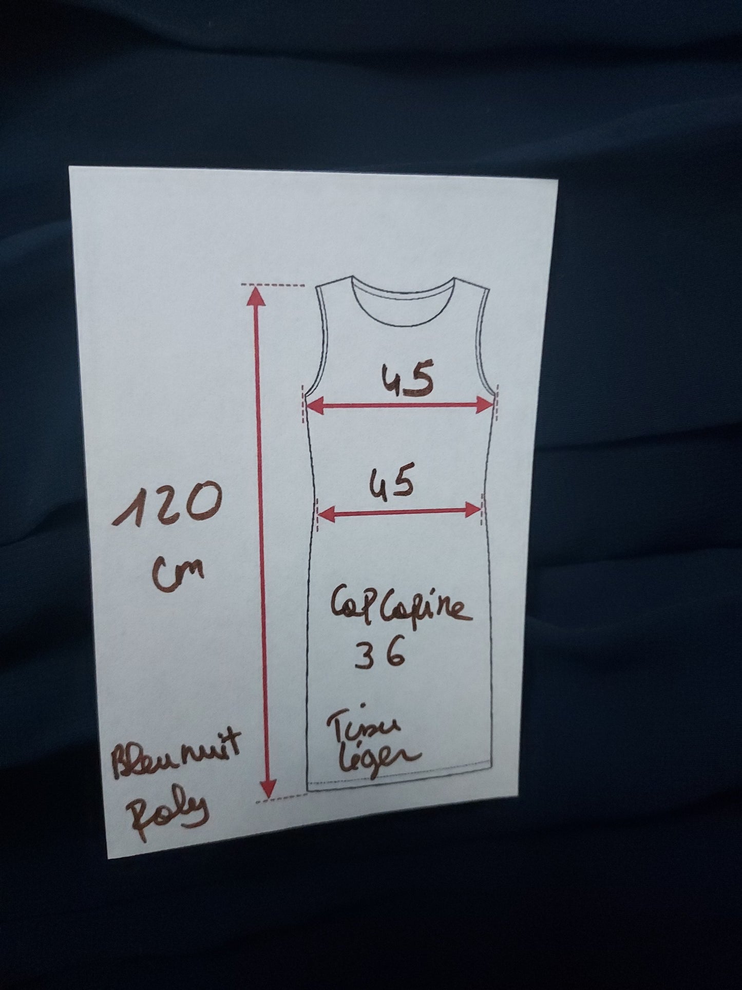 36  Robe longue bleue nuit plissée
