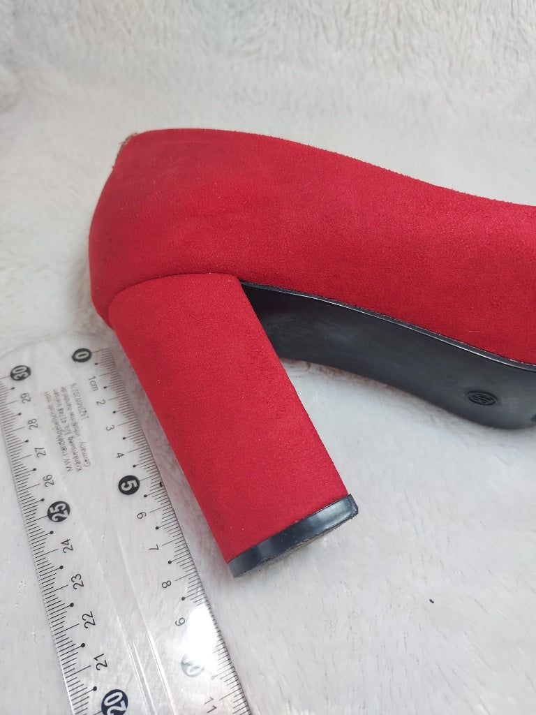 38 Escarpins talons carrés