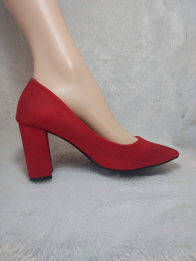 38 Escarpins talons carrés