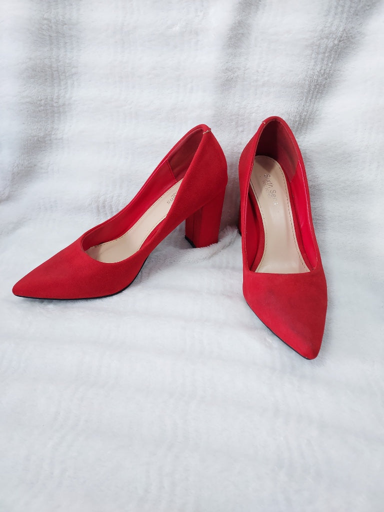 38 Escarpins talons carrés