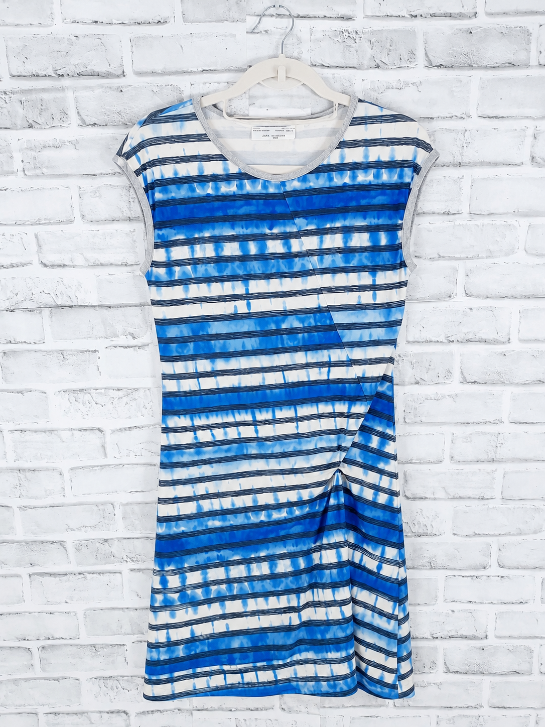 36 Zara Robe blanche et bleue