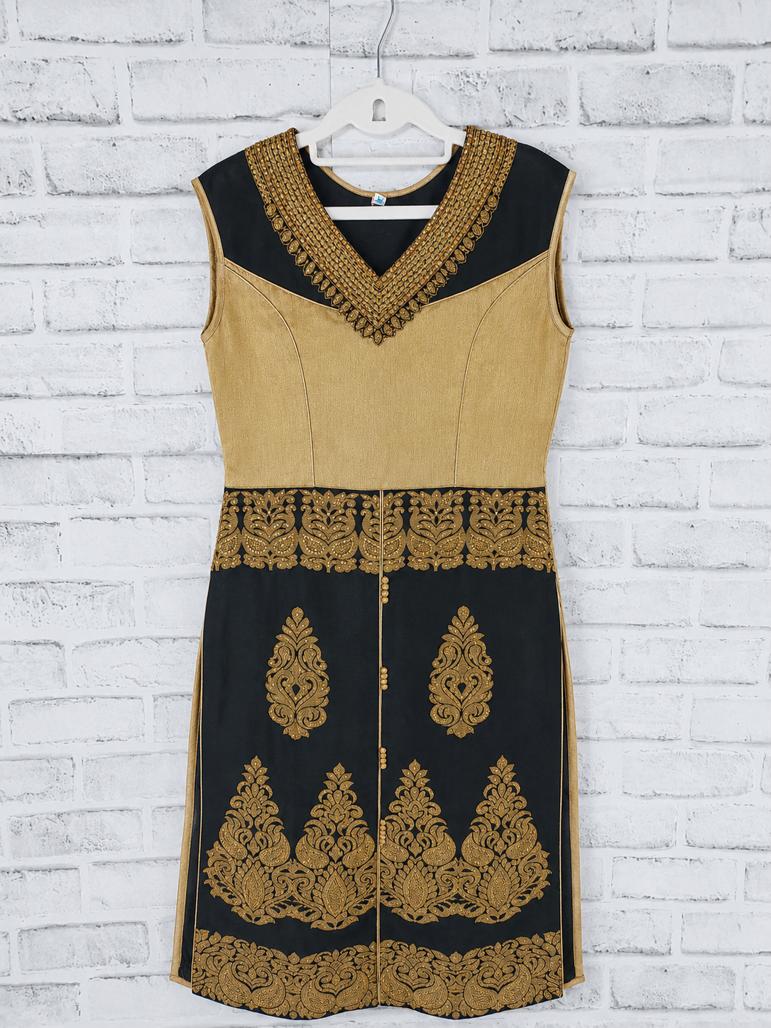 42 Robe noir et doré