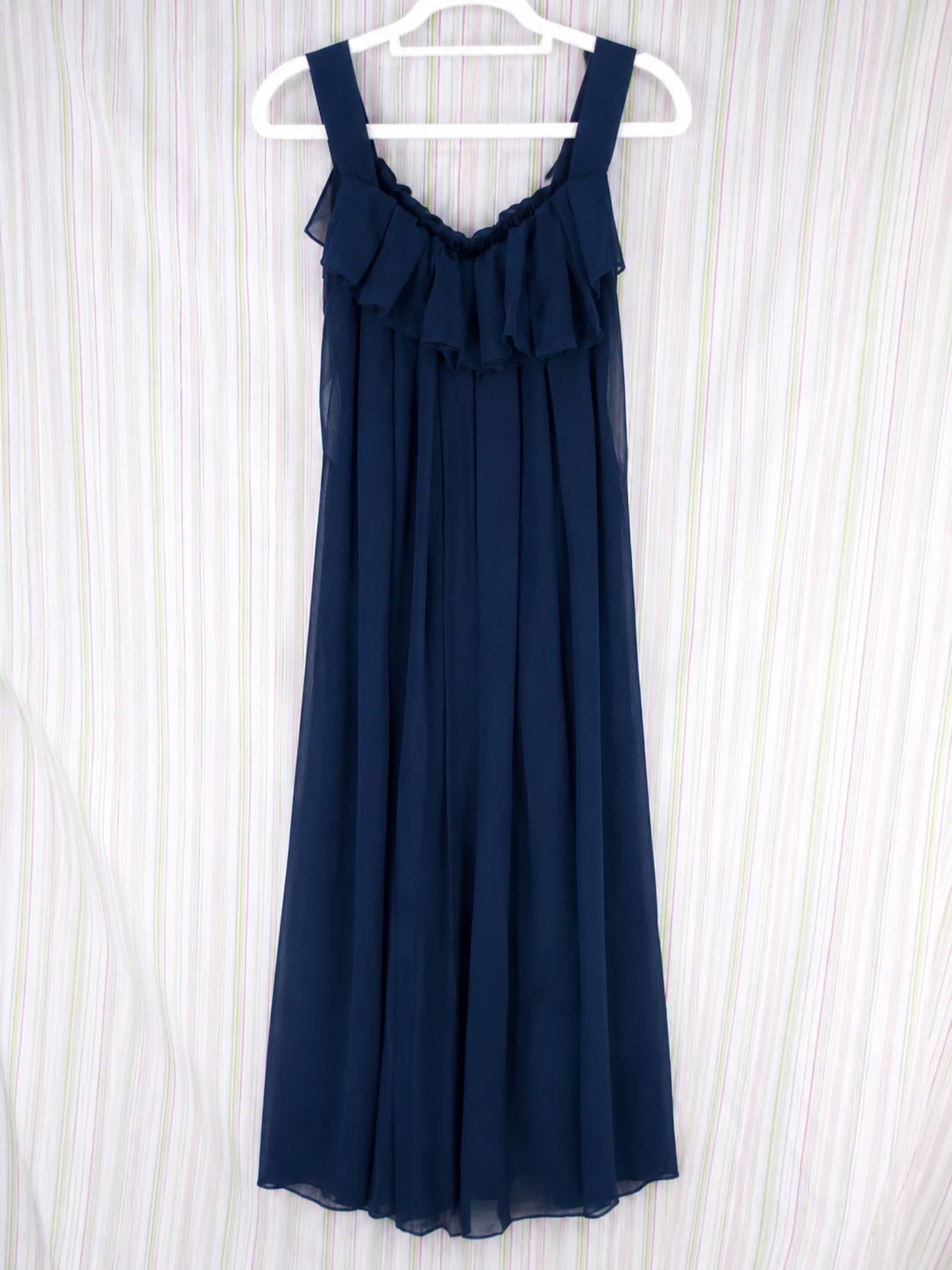 36  Robe longue bleue nuit plissée