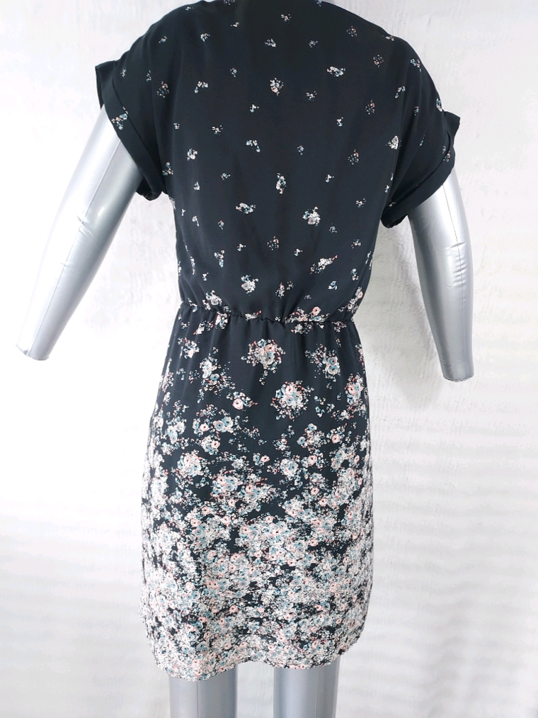 Robe T36 S fleurie à manches volantées