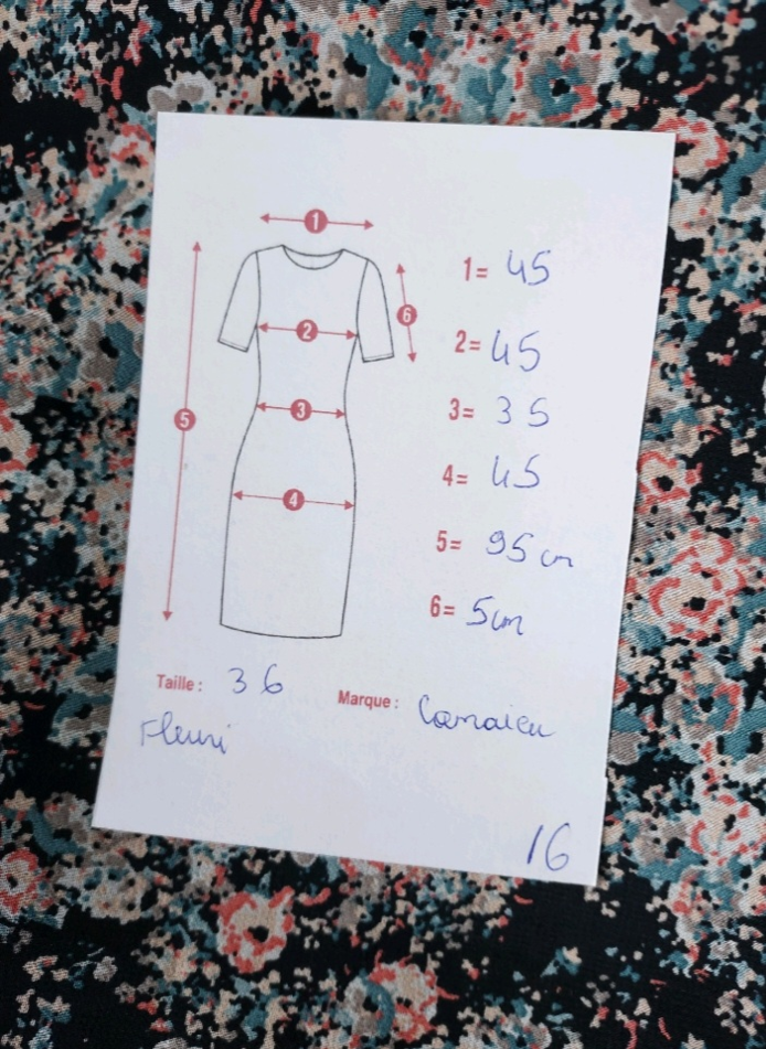 Robe T36 S fleurie à manches volantées