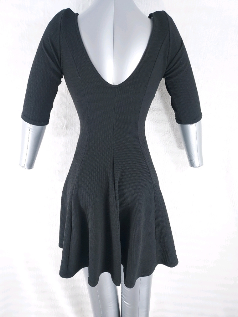 Robe T36 S évasée silhouette féminine élégante