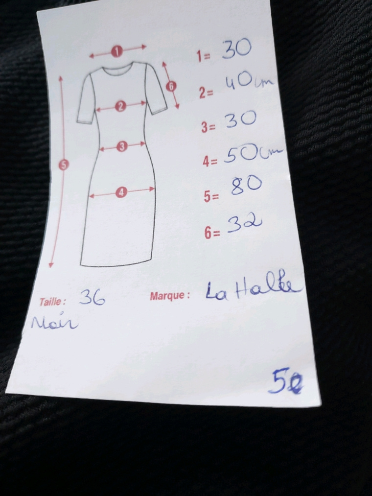 Robe T36 S évasée silhouette féminine élégante