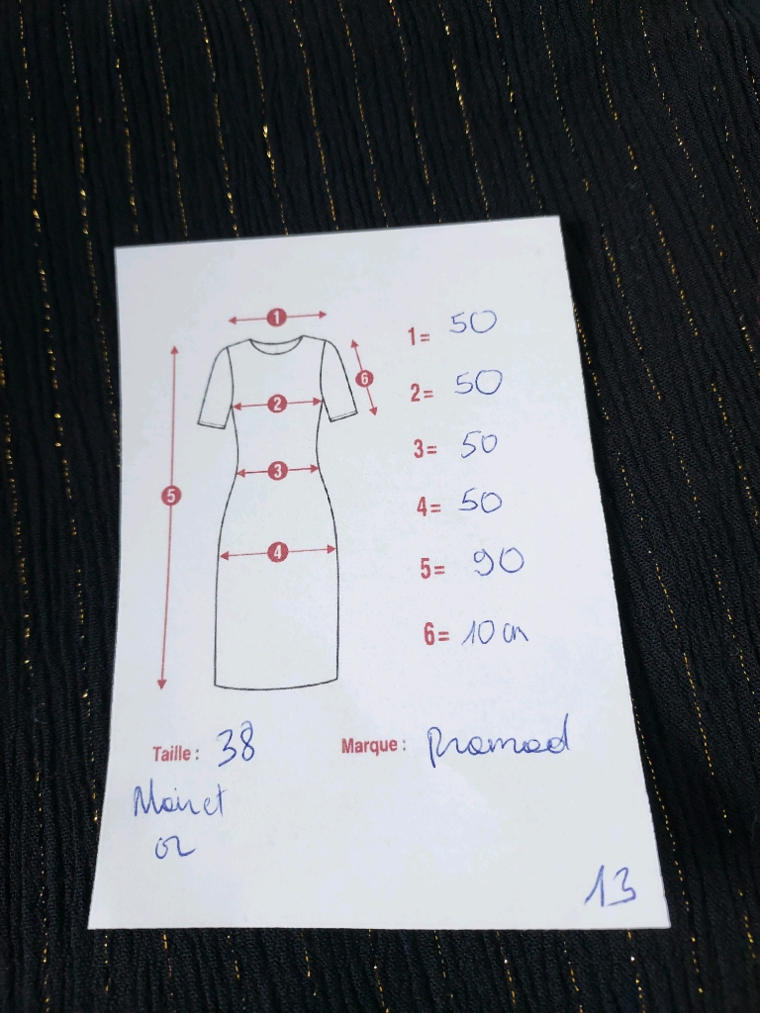 Robe T38 M  à fines rayures brillantes